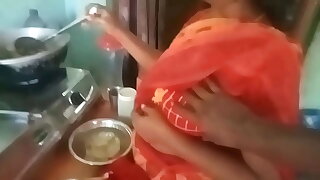 aunty cooking sex and handjob urchin cock